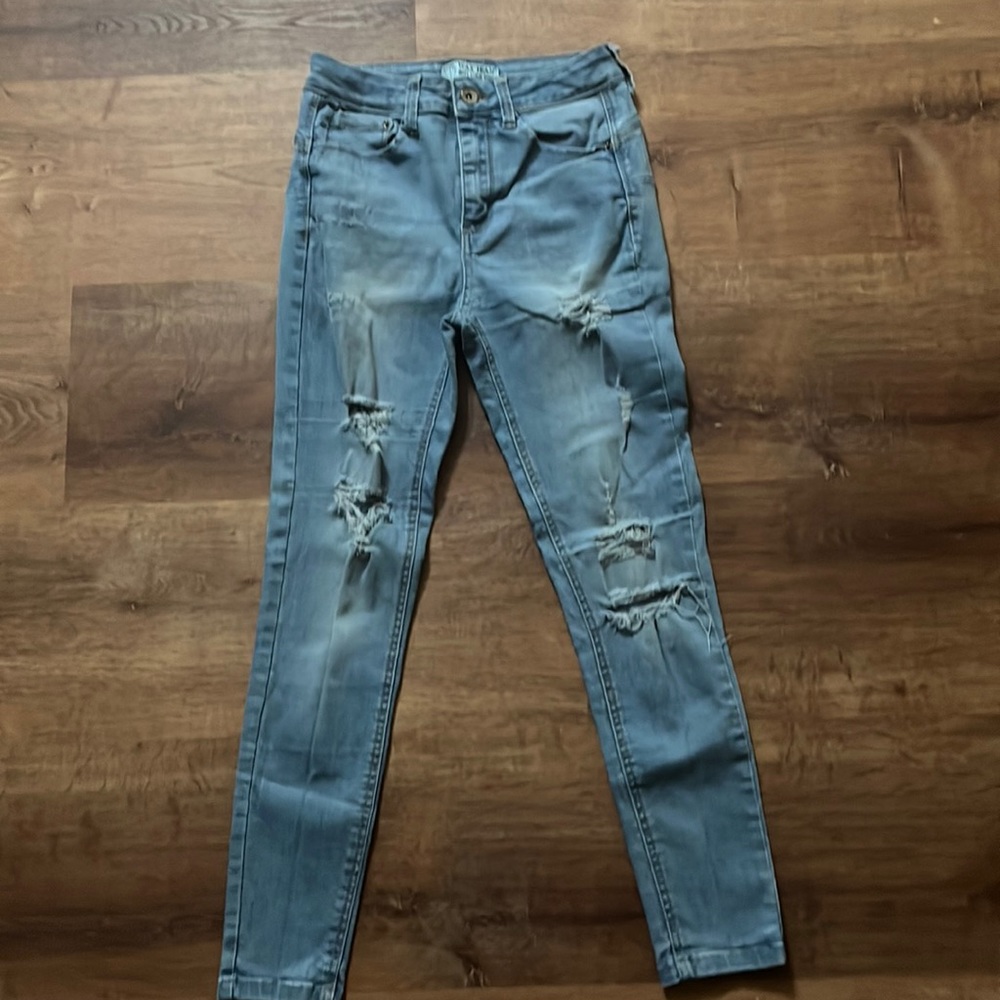 Light wash ripped skinny jeans